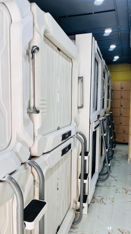Astropods Hotel Mumbai Ngoại thất bức ảnh