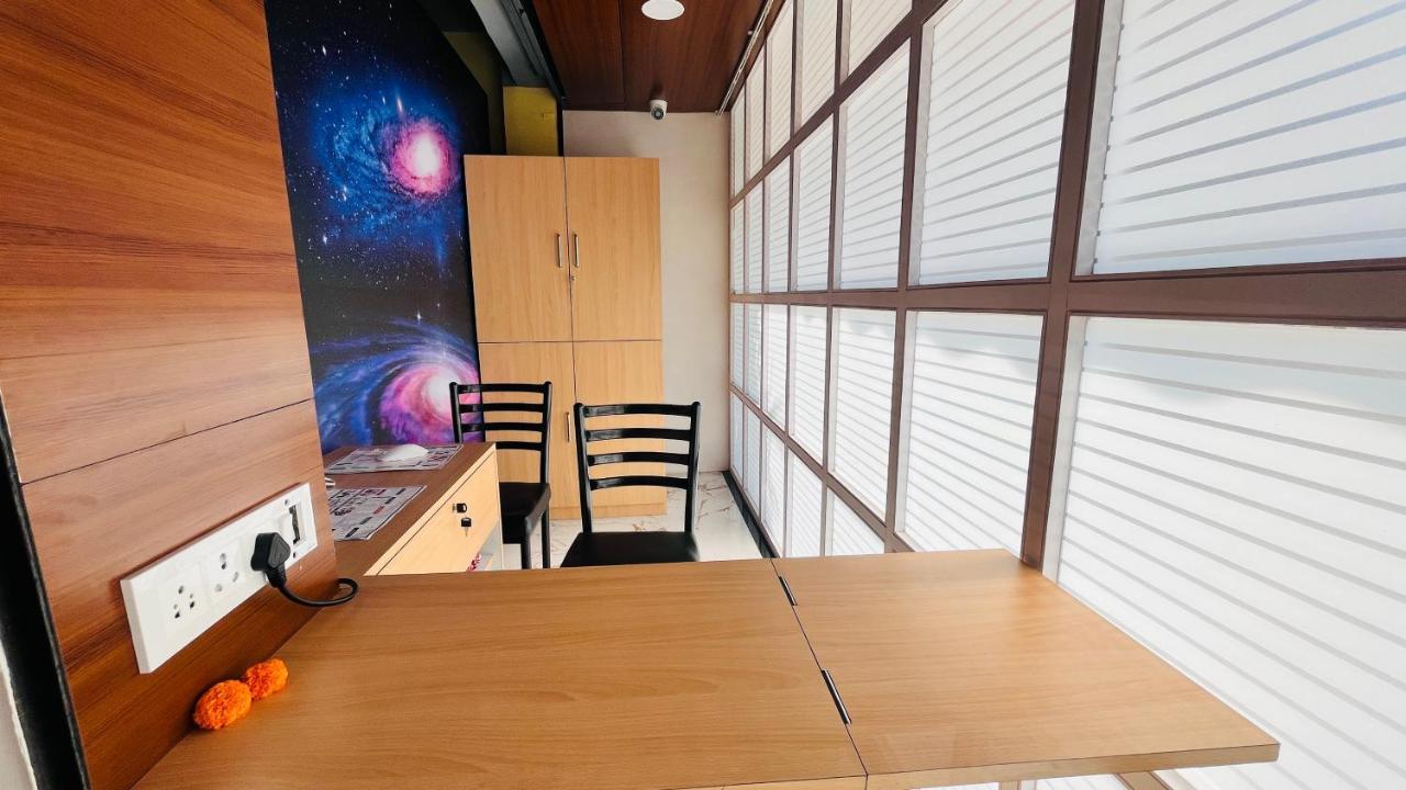 Astropods Hotel Mumbai Ngoại thất bức ảnh