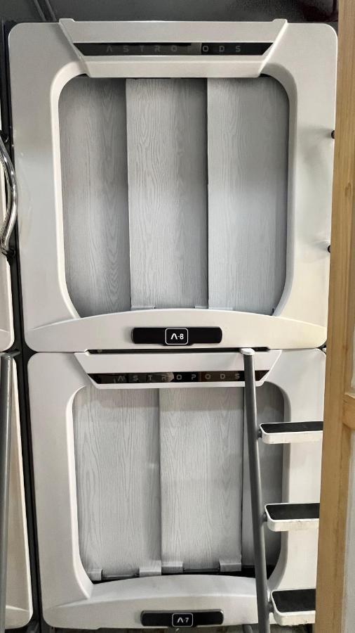Astropods Hotel Mumbai Ngoại thất bức ảnh
