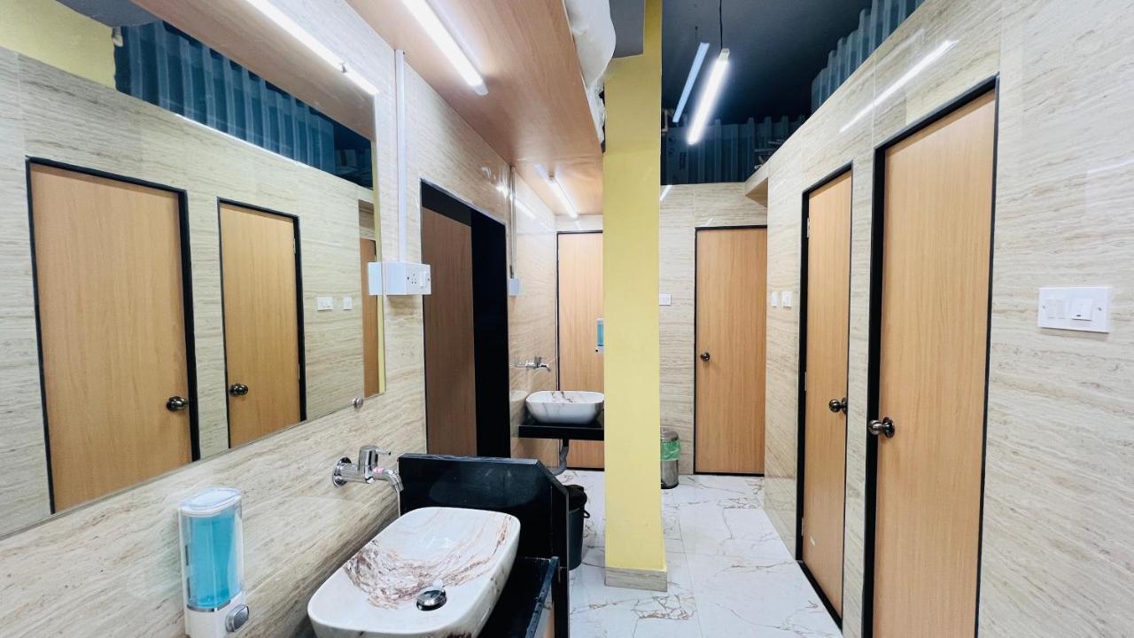 Astropods Hotel Mumbai Ngoại thất bức ảnh