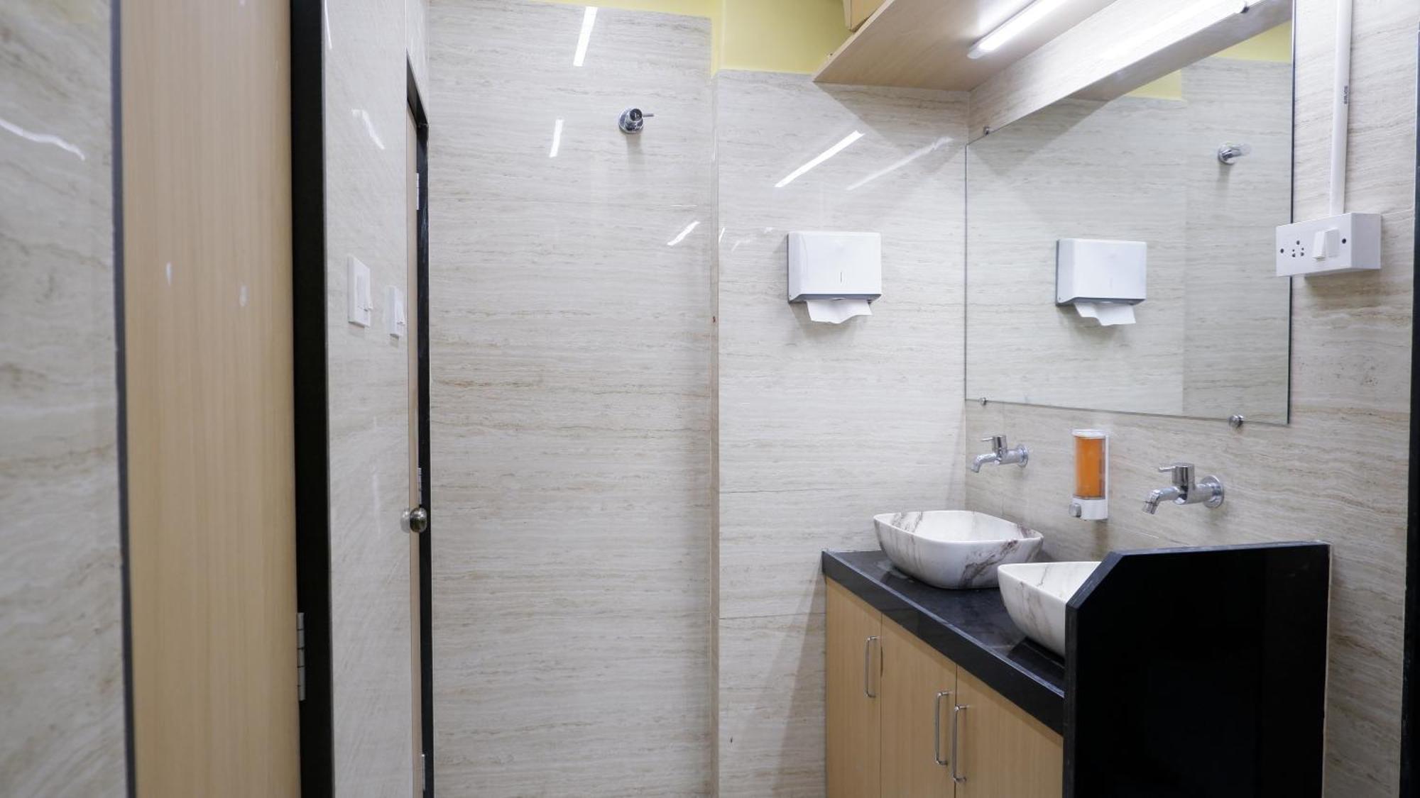 Astropods Hotel Mumbai Ngoại thất bức ảnh