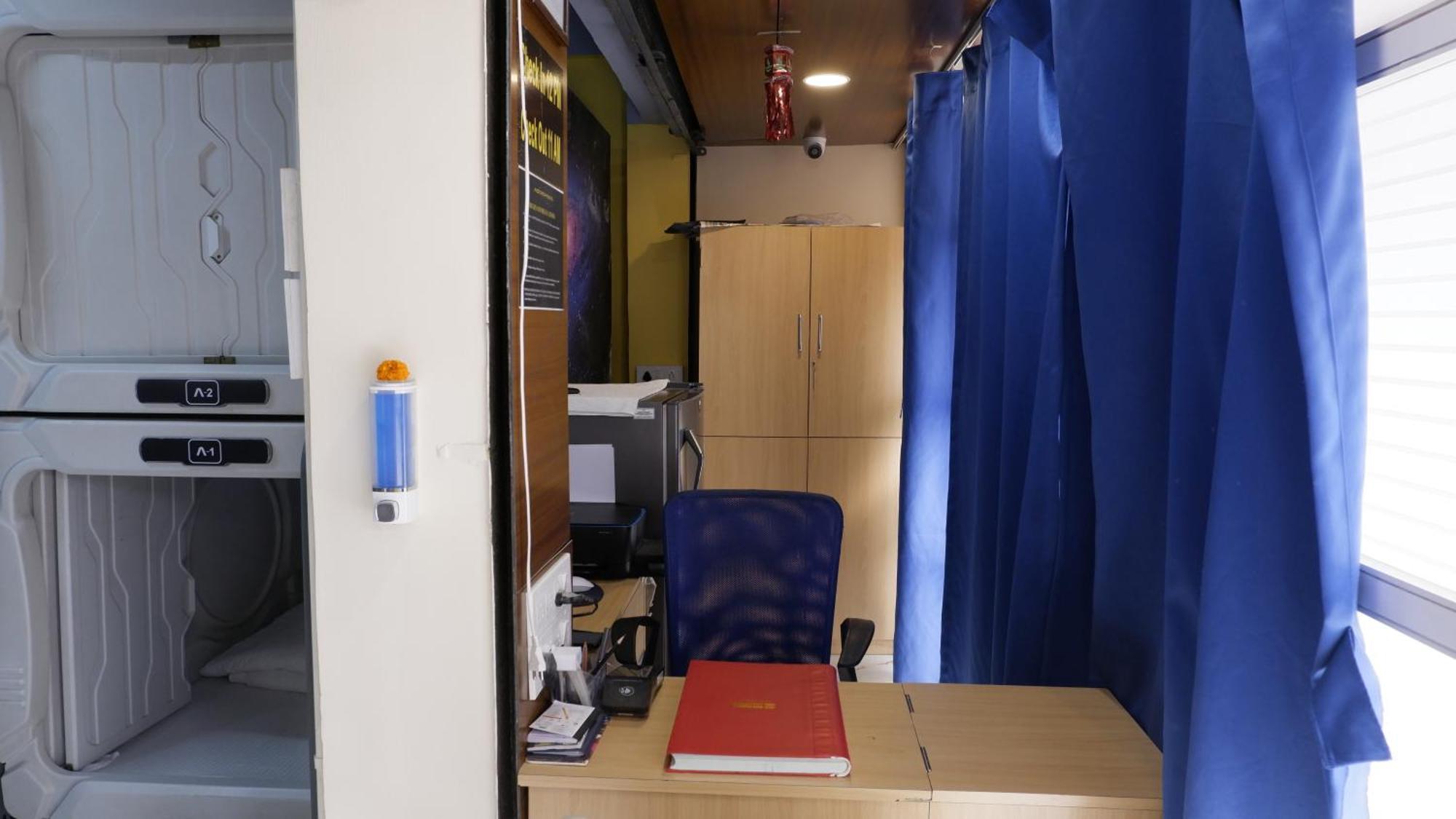 Astropods Hotel Mumbai Ngoại thất bức ảnh