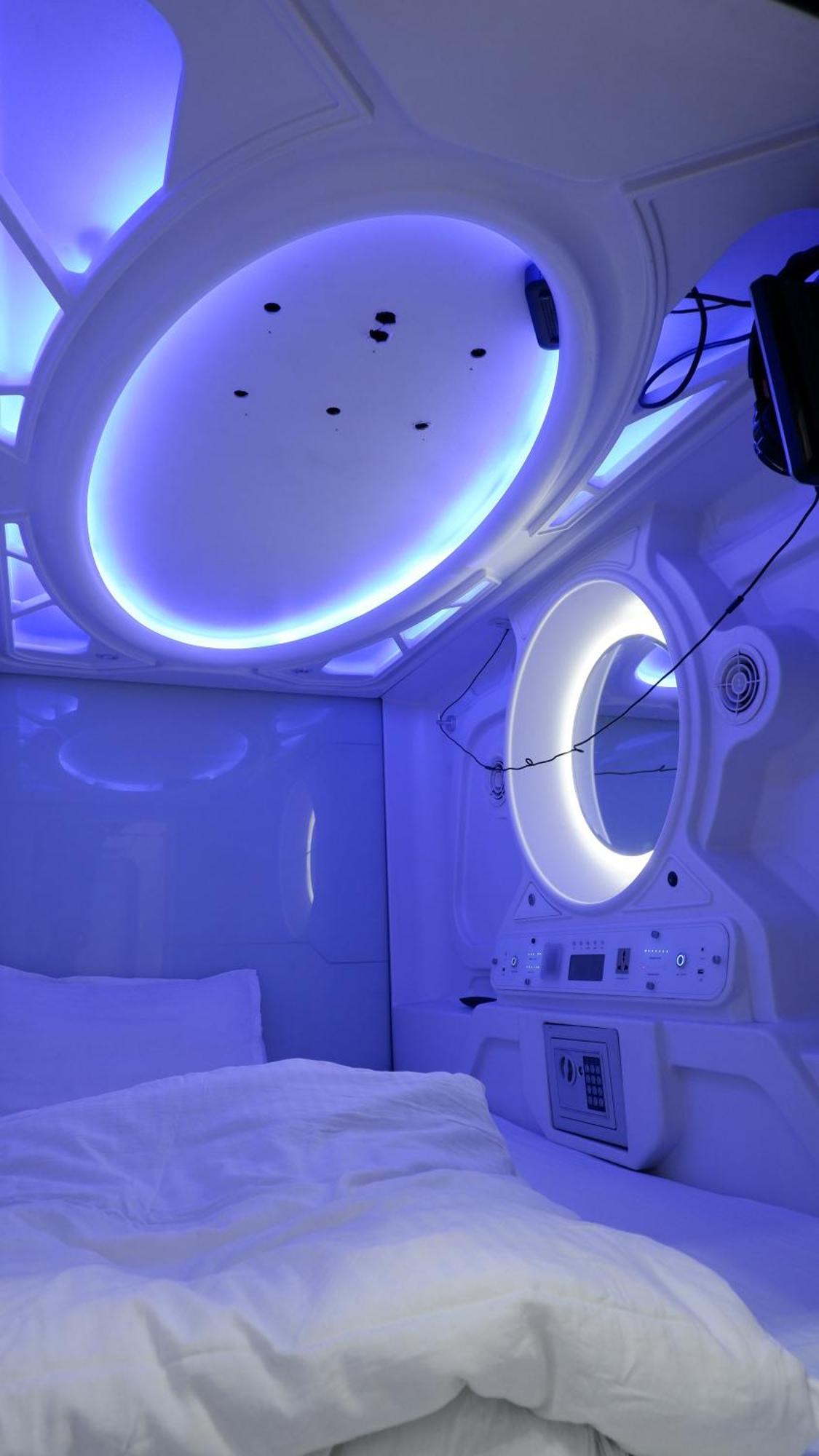 Astropods Hotel Mumbai Ngoại thất bức ảnh